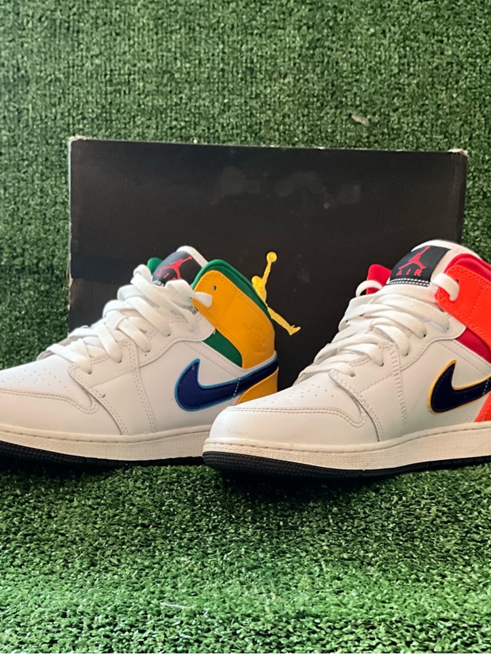 KIDS JORDAN AIR JORDAN 1 MID SE GRADE-SCHOOL (Multicolor)